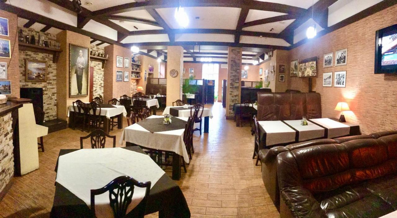 Міні-Готель "Еко" Kamjanez-Podilskyj Exterior foto